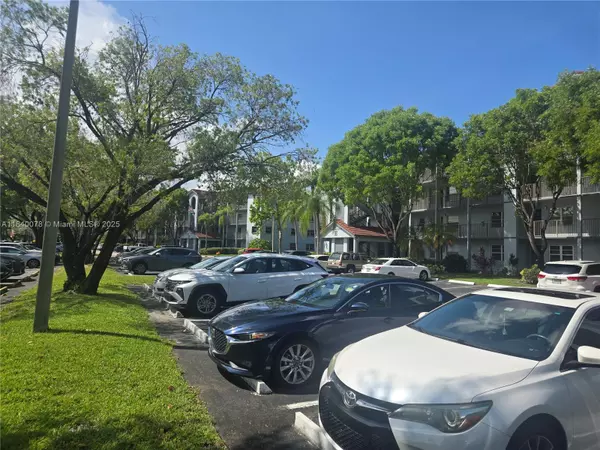 Pembroke Pines, FL 33027,1201 SW 128 TER #305-E
