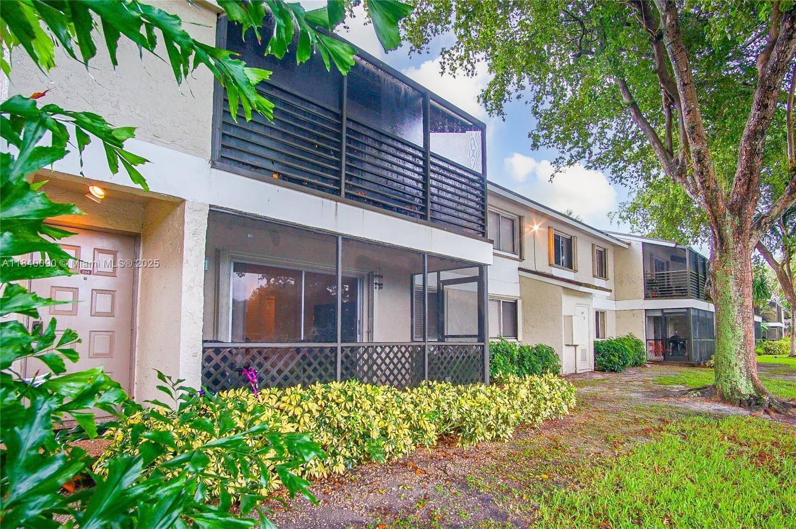 407 Gardens Dr #104, Pompano Beach, FL 33069