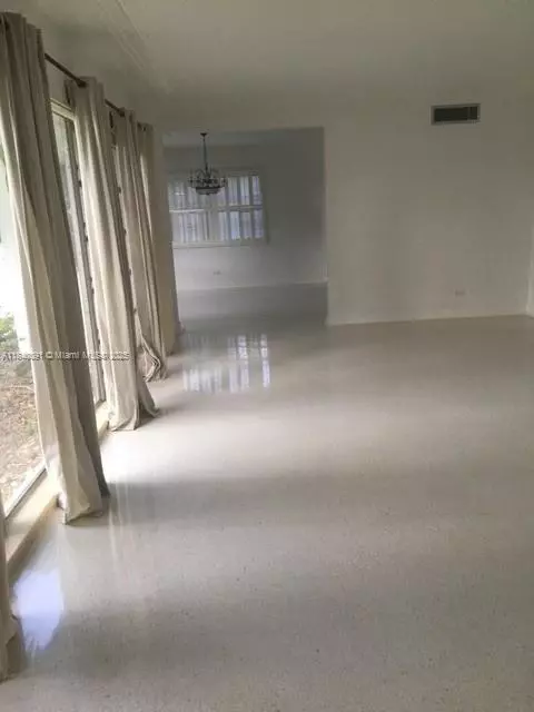 Miami Beach, FL 33141,1100 N Shore Dr #0