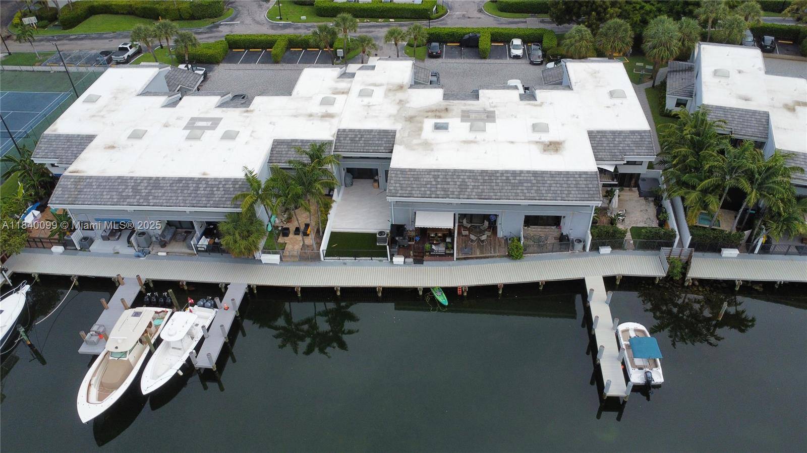 Sunny Isles Beach, FL 33160,324 Poinciana Dr #906