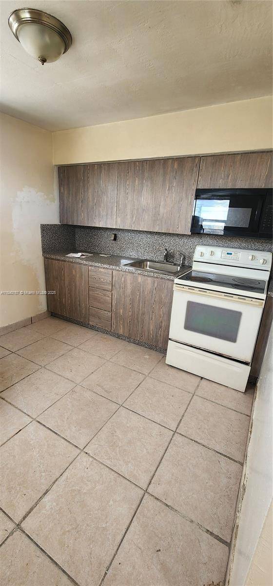 Hialeah, FL 33012,664 W 29th St #6