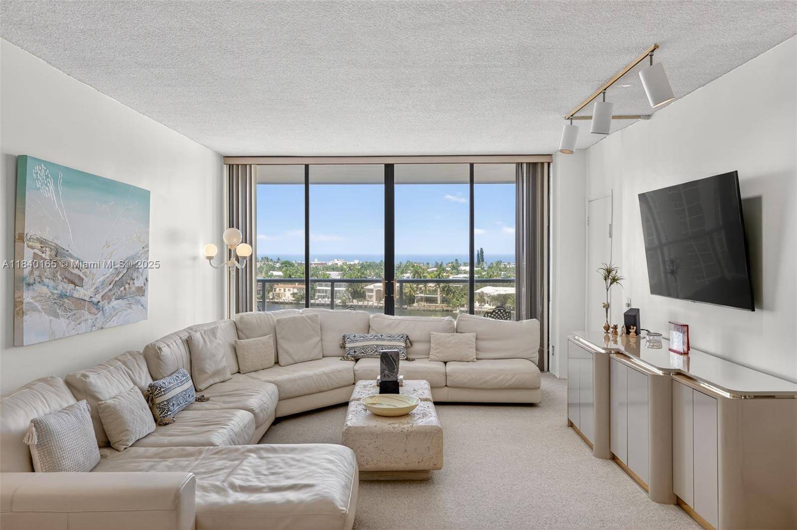 Aventura, FL 33180,20281 E Country Club Dr #704