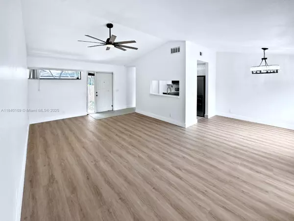 Plantation, FL 33324,9348 S Chelsea Dr S #.