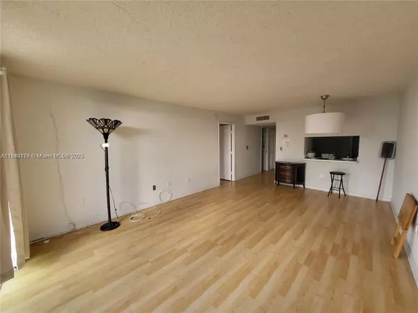 Miami, FL 33172,9360 Fontainebleau Blvd #508