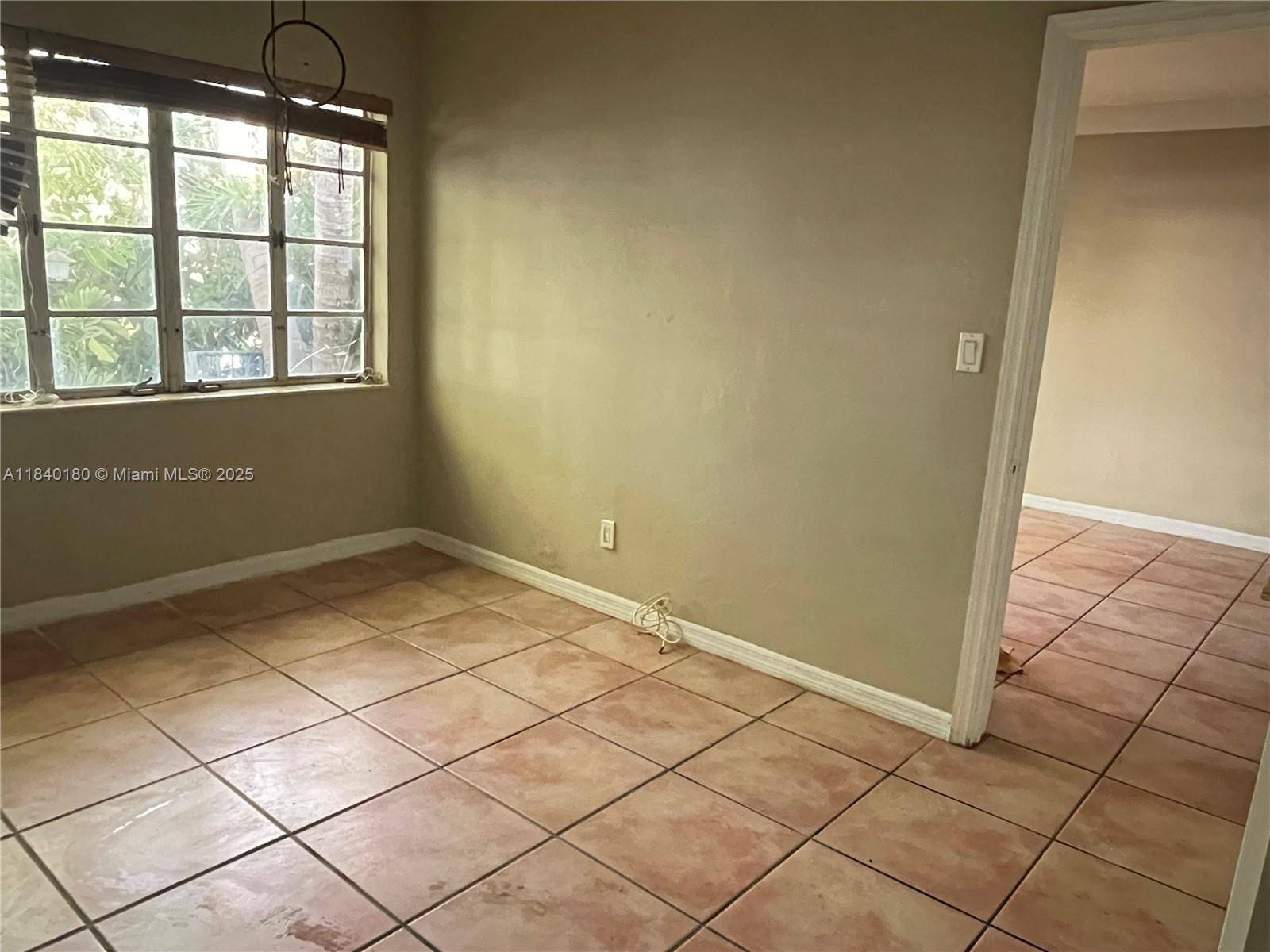 Miami Beach, FL 33141,8300 Byron Ave #5