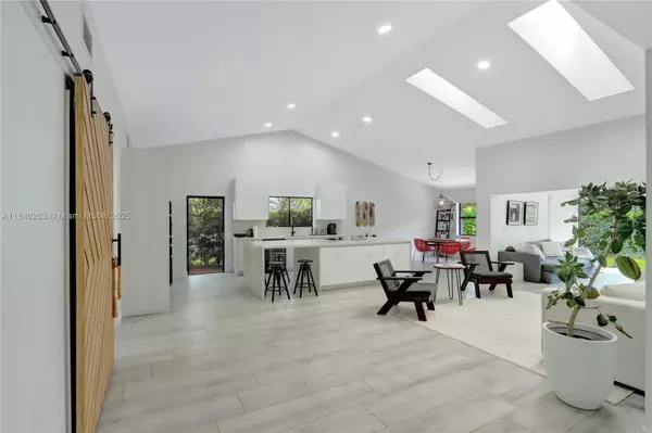 23273 Water Cir, Boca Raton, FL 33486