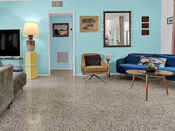 Fort Lauderdale, FL 33316,707 SE 11th Ct