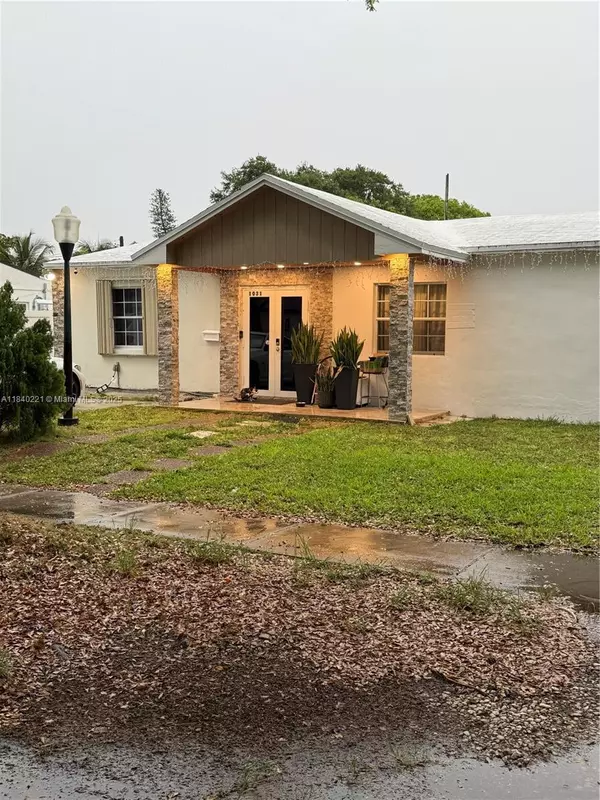 North Miami, FL 33161,1031 NE 142nd St