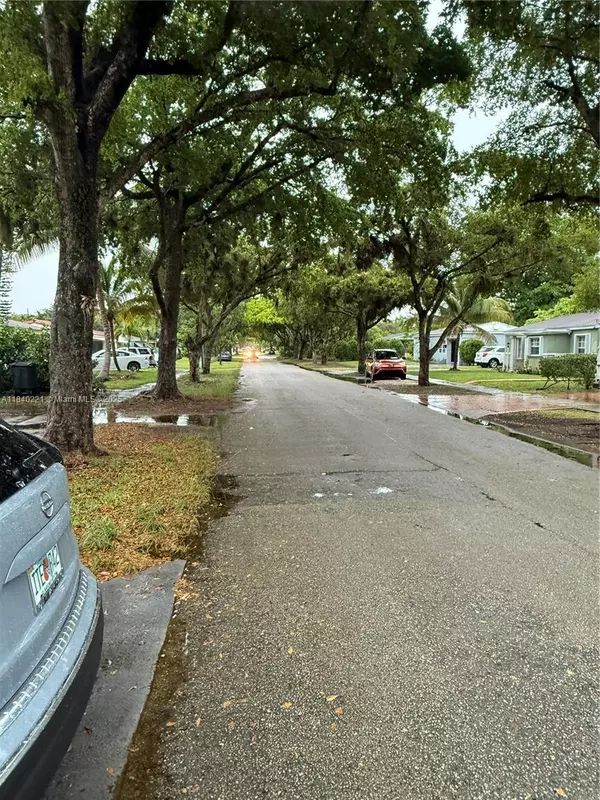 North Miami, FL 33161,1031 NE 142nd St