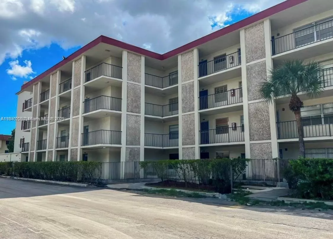 Lauderdale Lakes, FL 33313,3001 NW 48th Ave #444