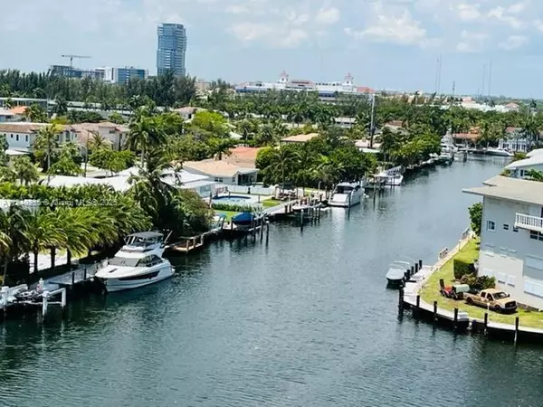 Hallandale Beach, FL 33009,401 Golden Isles Dr #809