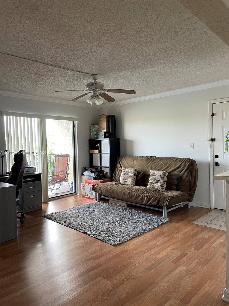 Pembroke Pines, FL 33025,450 W Palm Cir W #307