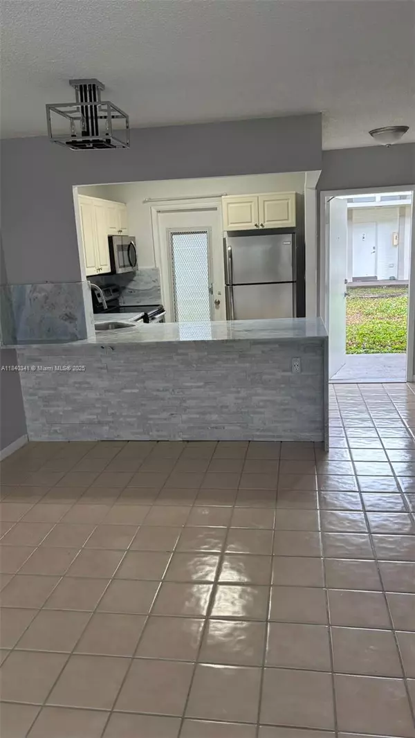 Deerfield Beach, FL 33441,430 SE 2nd Ave #3