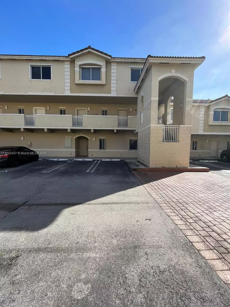 Miami, FL 33126,7995 NW 8th St #115