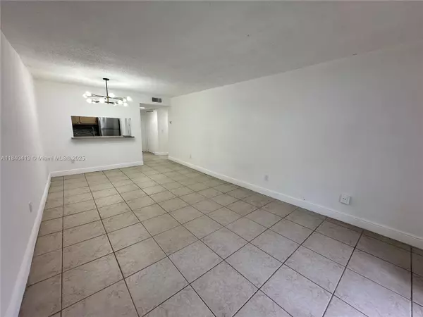 North Miami, FL 33161,13685 NE 10th Ave #203