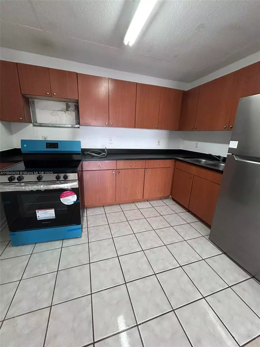 North Miami, FL 33161,13725 NE 6th Ave #309