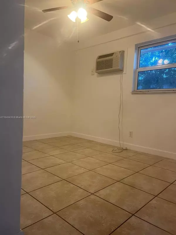 Fort Lauderdale, FL 33311,1124 NW 2nd St #2