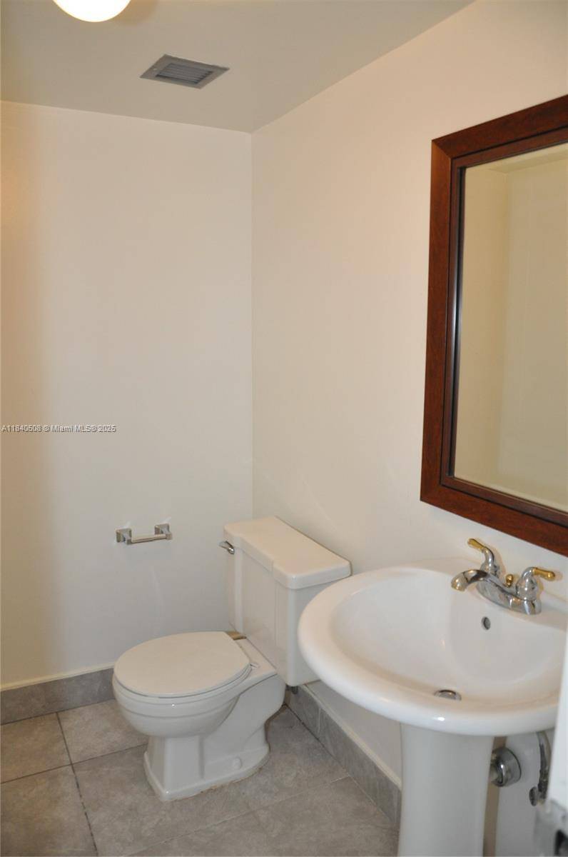 North Miami, FL 33181,13499 Biscayne Blvd #1011