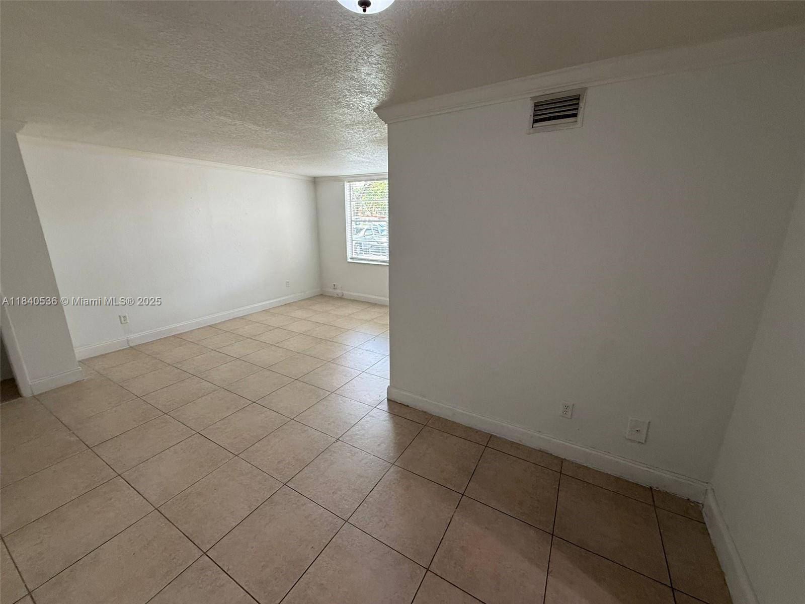 Hialeah, FL 33012,1815 W 56th St #106