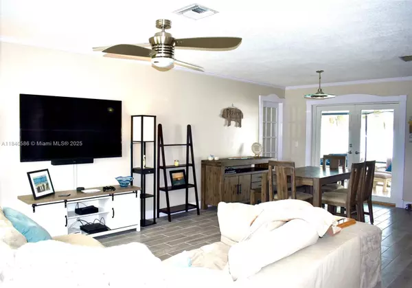 Pembroke Pines, FL 33024,9820 NW 7th St #0