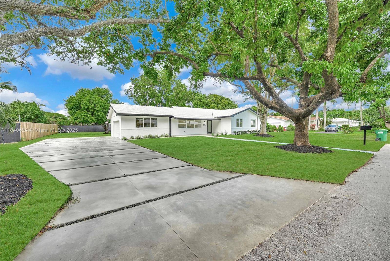 8745 SW 175th St, Palmetto Bay, FL 33157