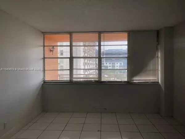 North Miami Beach, FL 33162,2025 NE 164th St #407