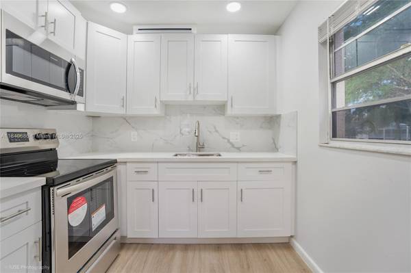 Pembroke Pines, FL 33027,200 SW 132nd Way #210L