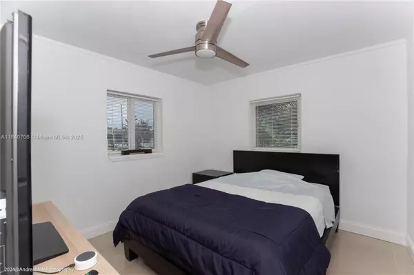 5901 NE 4th Ave #1, Oakland Park, FL 33334