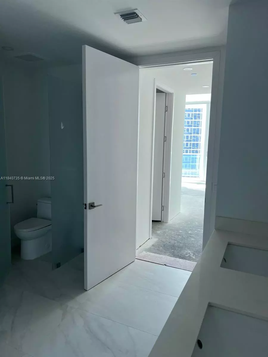 Sunny Isles Beach, FL 33160,17550 Collins Ave #1004
