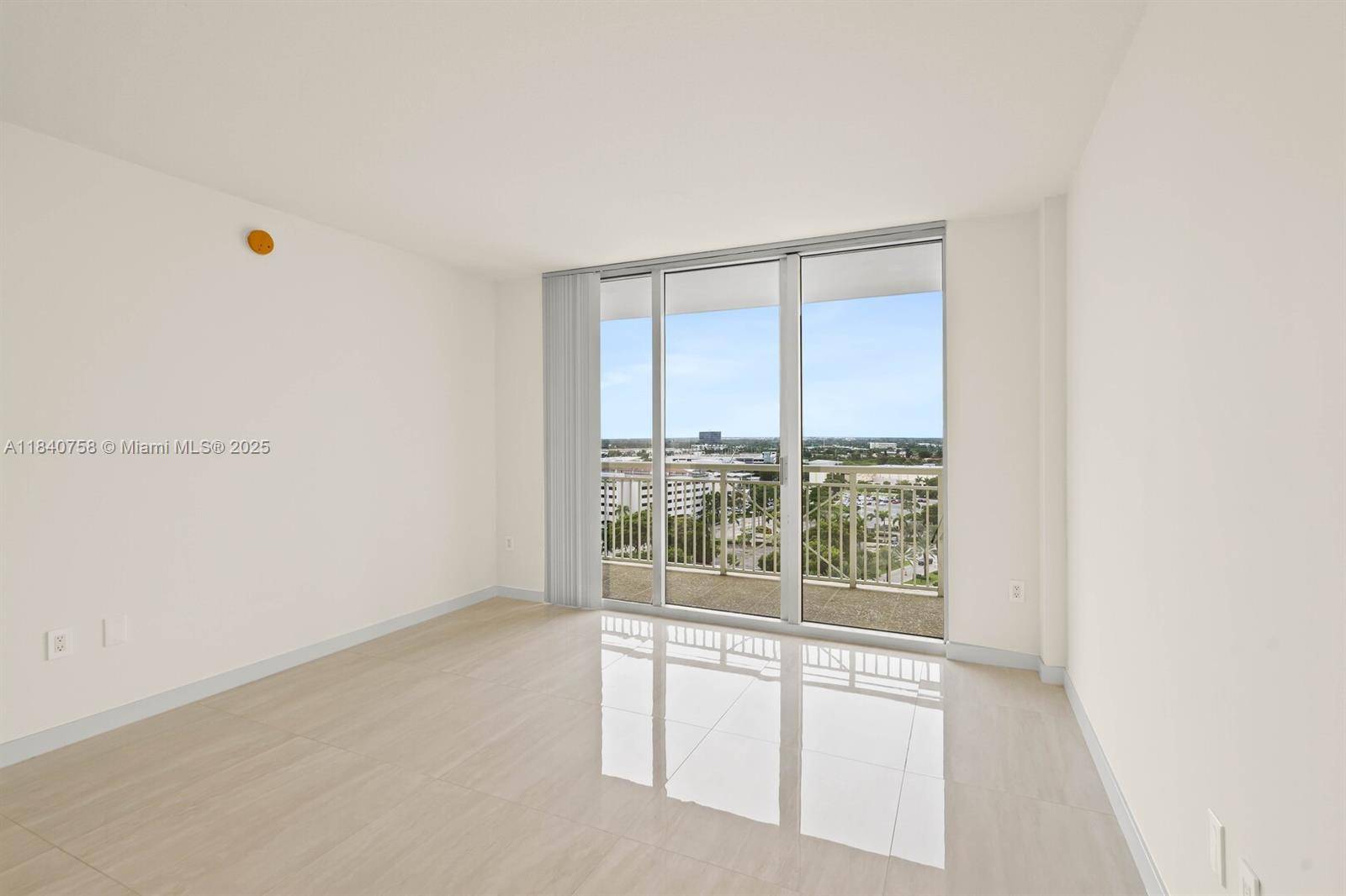 Aventura, FL 33180,19501 W Country Club Dr #1410