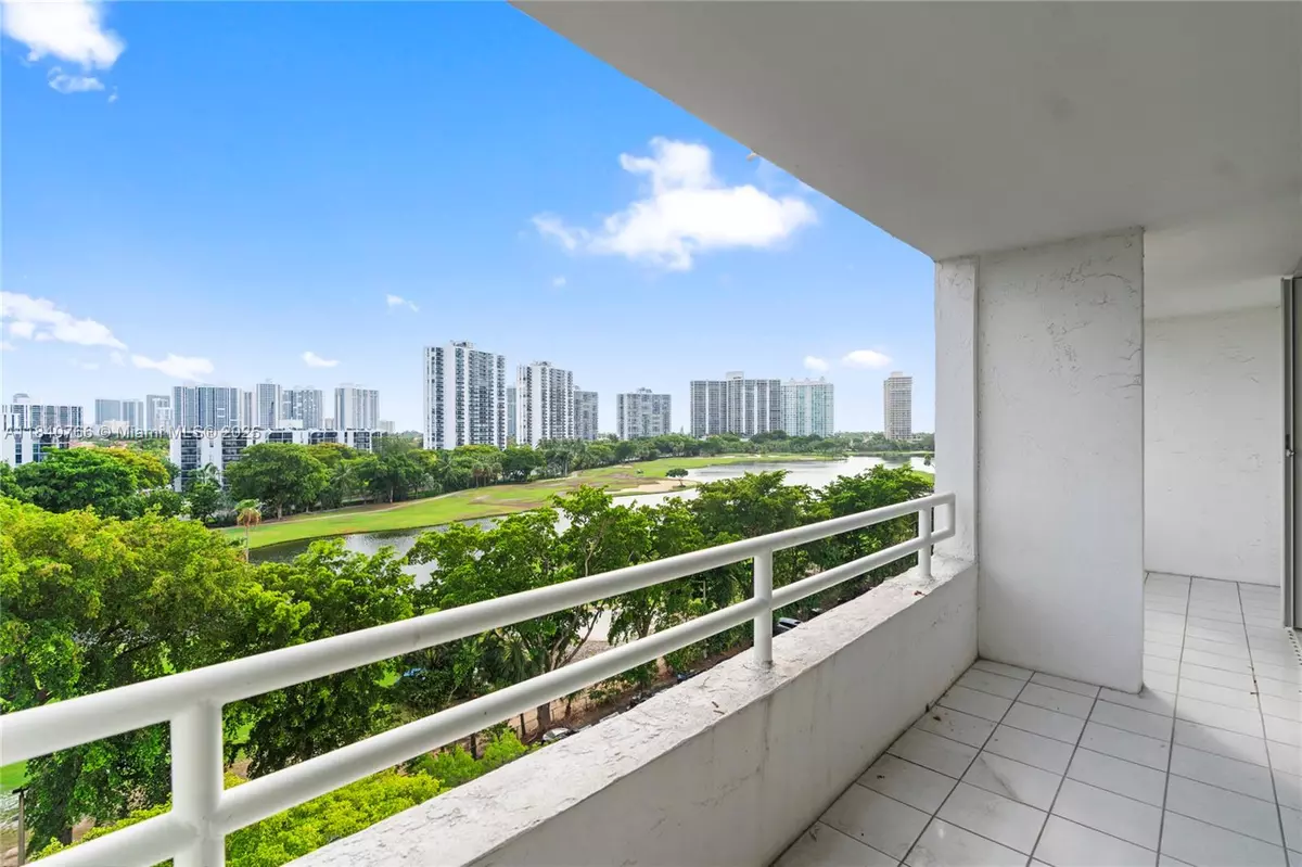 Aventura, FL 33180,20225 NE 34th Ct #819