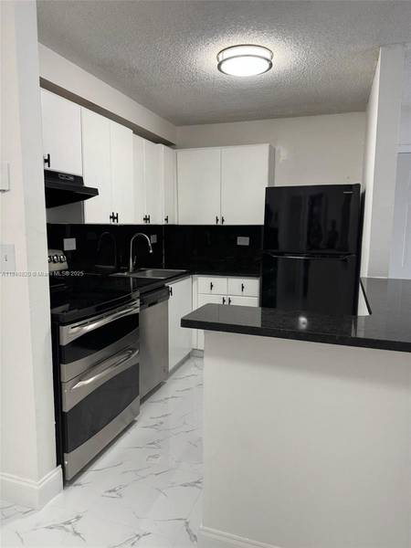 7010 NW 179th St #105, Hialeah, FL 33015