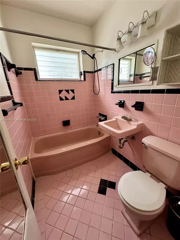 Miami Beach, FL 33141,8132 Harding Ave #11