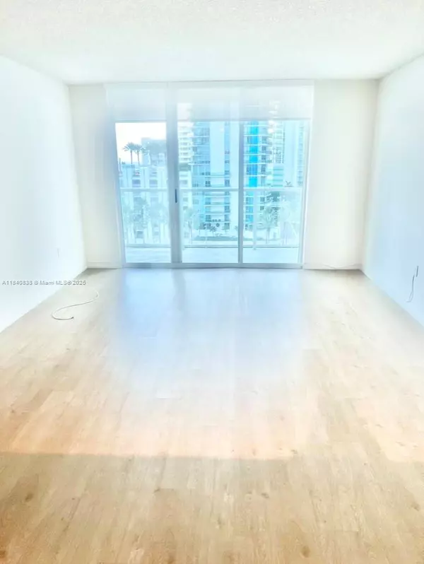 1155 BRICKELL BAY DR #807, Miami, FL 33131