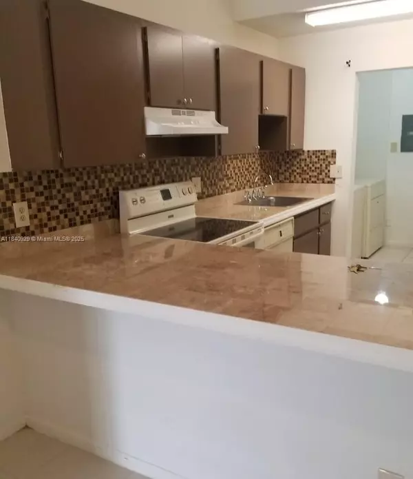 3816 SW 69th Way #2-Q, Miramar, FL 33023
