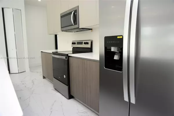 Oakland Park, FL 33334,4218 NE 7th Terrace #4