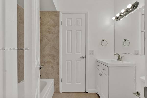 Pembroke Pines, FL 33025,8621 SW 5th St #201