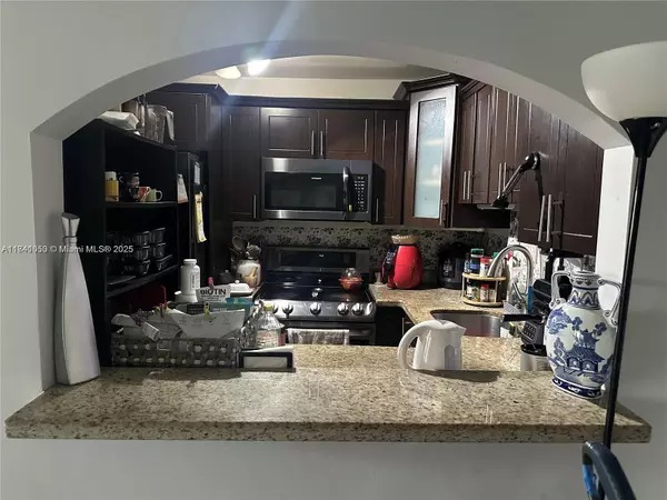 Miami, FL 33186,13810 SW 112th St #106