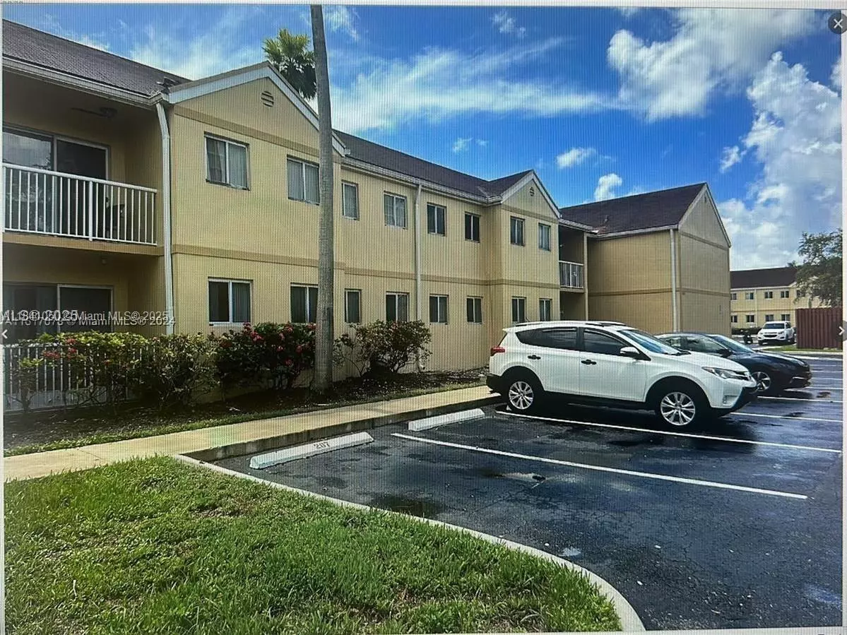 Miami, FL 33186,13810 SW 112th St #106