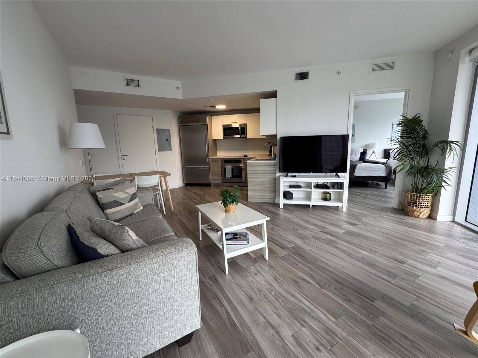 1300 Brickell Bay Dr #3301, Miami, FL 33131