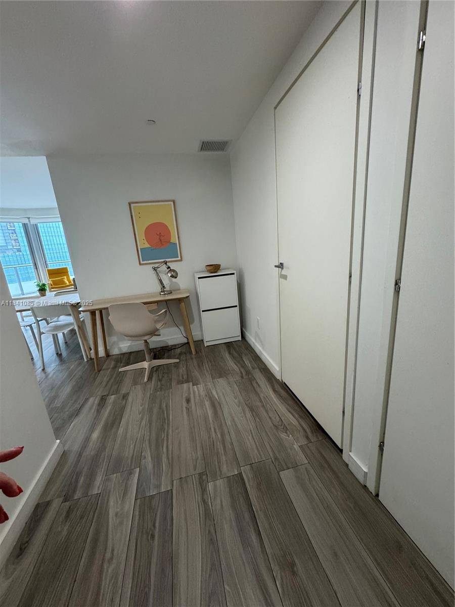 Miami, FL 33131,1300 Brickell Bay Dr #3301