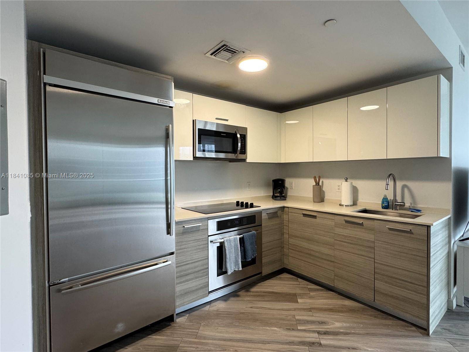 Miami, FL 33131,1300 Brickell Bay Dr #3301