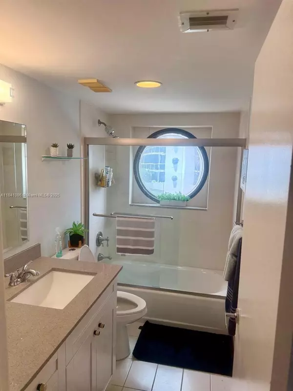 Aventura, FL 33180,3640 Yacht Club Dr #410
