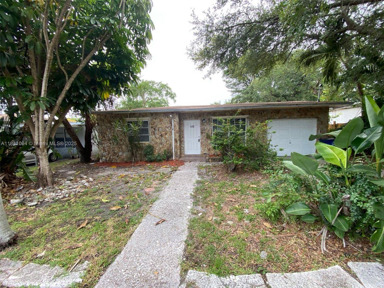 128 SW 7th Ter, Hallandale Beach, FL 33009