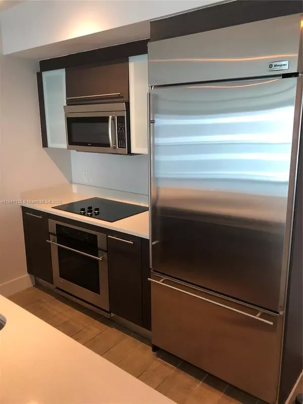 Miami, FL 33131,500 Brickell Ave #2408