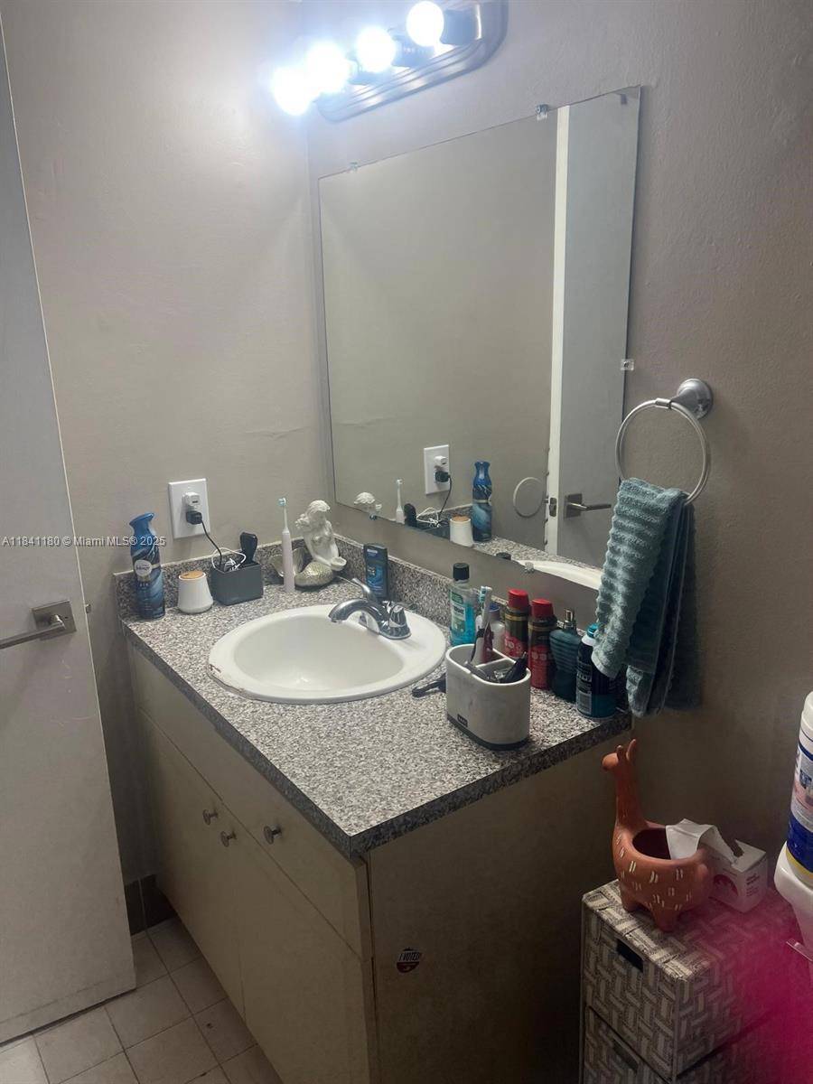 Sweetwater, FL 33172,560 NW 114th Ave #102