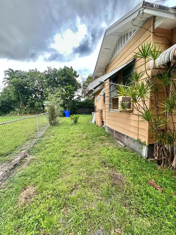 Miami, FL 33142,1521 NW 51st St