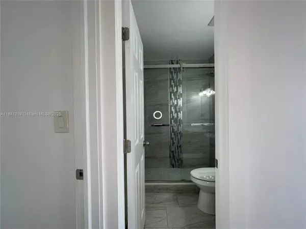 Miami, FL 33130,420 SW 2nd St #4