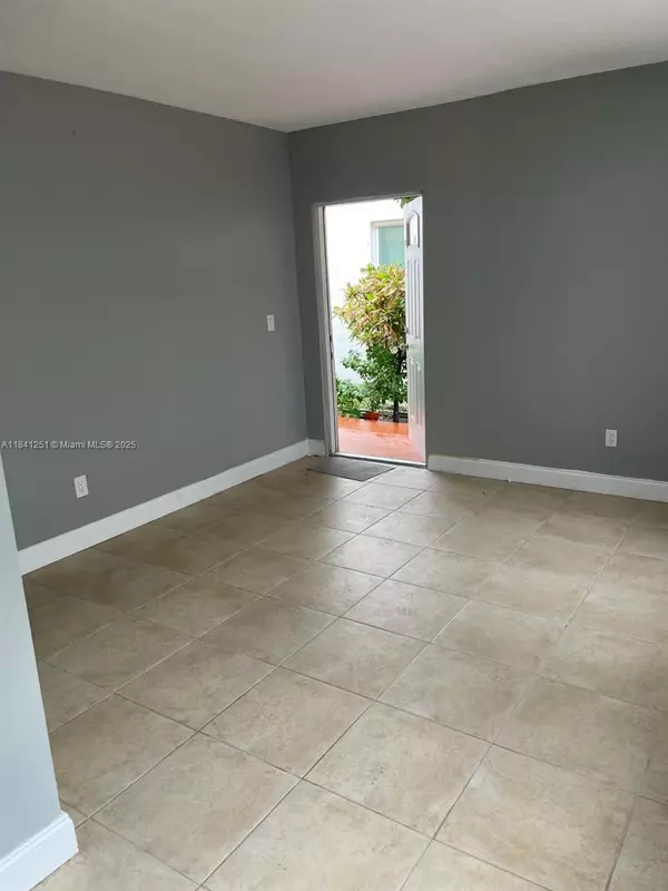 Miami Beach, FL 33141,7720 Harding Ave #7