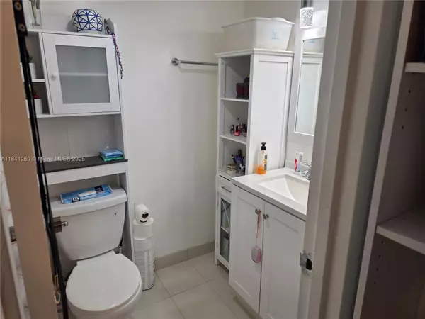 Lauderdale Lakes, FL 33313,4898 NW 29th Ct #107